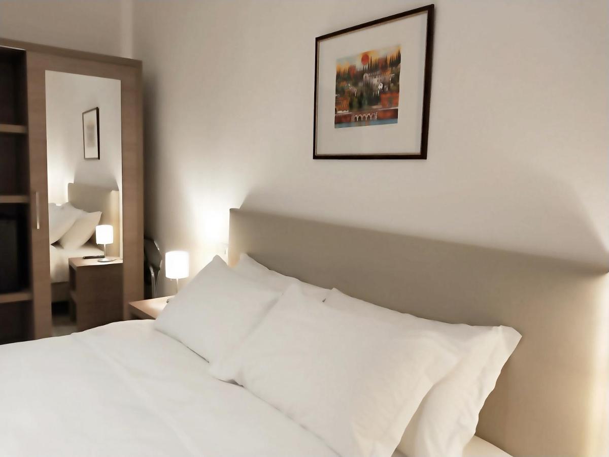 Via Poma Apartments&Rooms Verona Eksteriør bilde