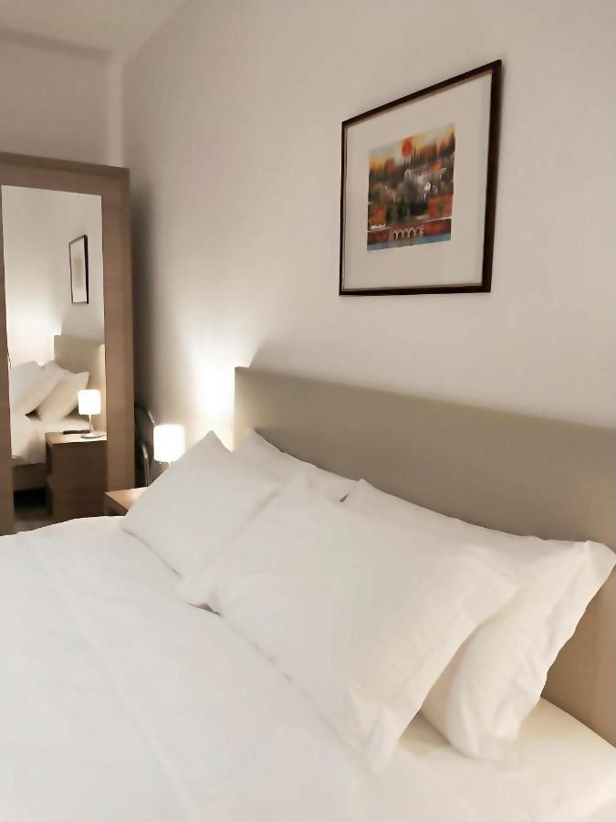 Via Poma Apartments&Rooms Verona Eksteriør bilde